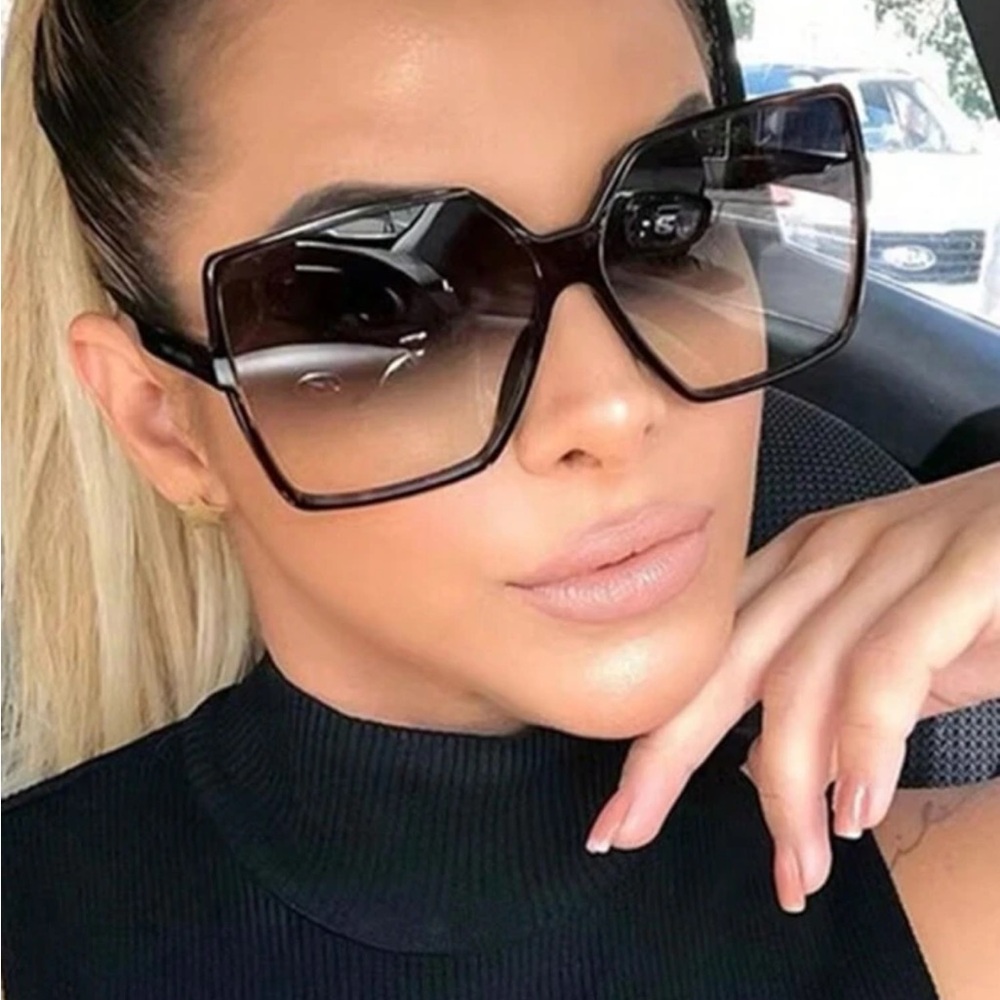 Square oversize sunglasses